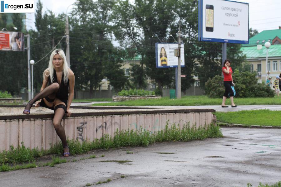 Nastya from Samara walks around the city and shows herself. Part 7. Photo 2