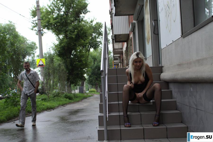 Nastya from Samara walks around the city and shows herself. Part 12. Photo 1