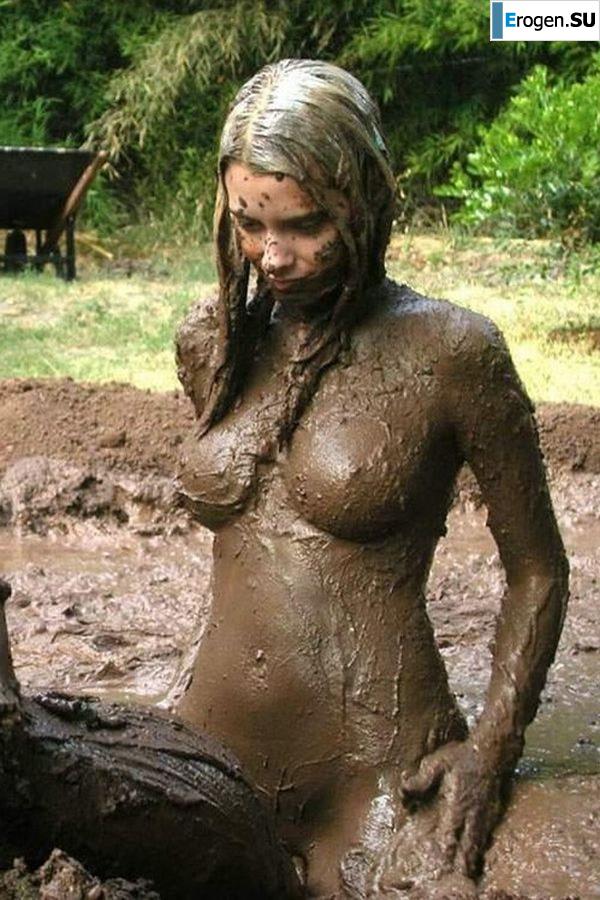 Naked in the Mud. Photo 2