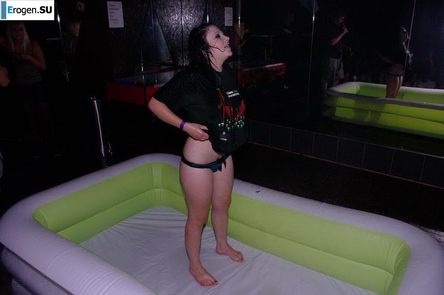 Striptease at the Czech club. Slide 1
