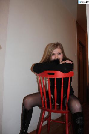 Beauty on the red chair. Thumb 3