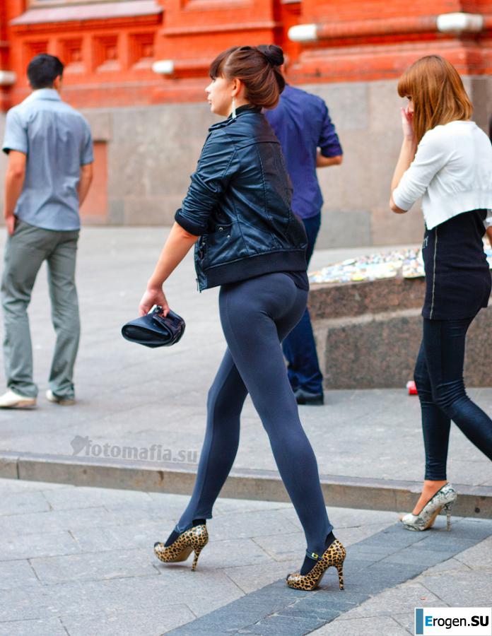 Girls in Super Stretch Jeans. Photo 1