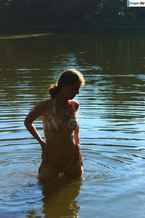 naked girls on the lake. Thumb 3