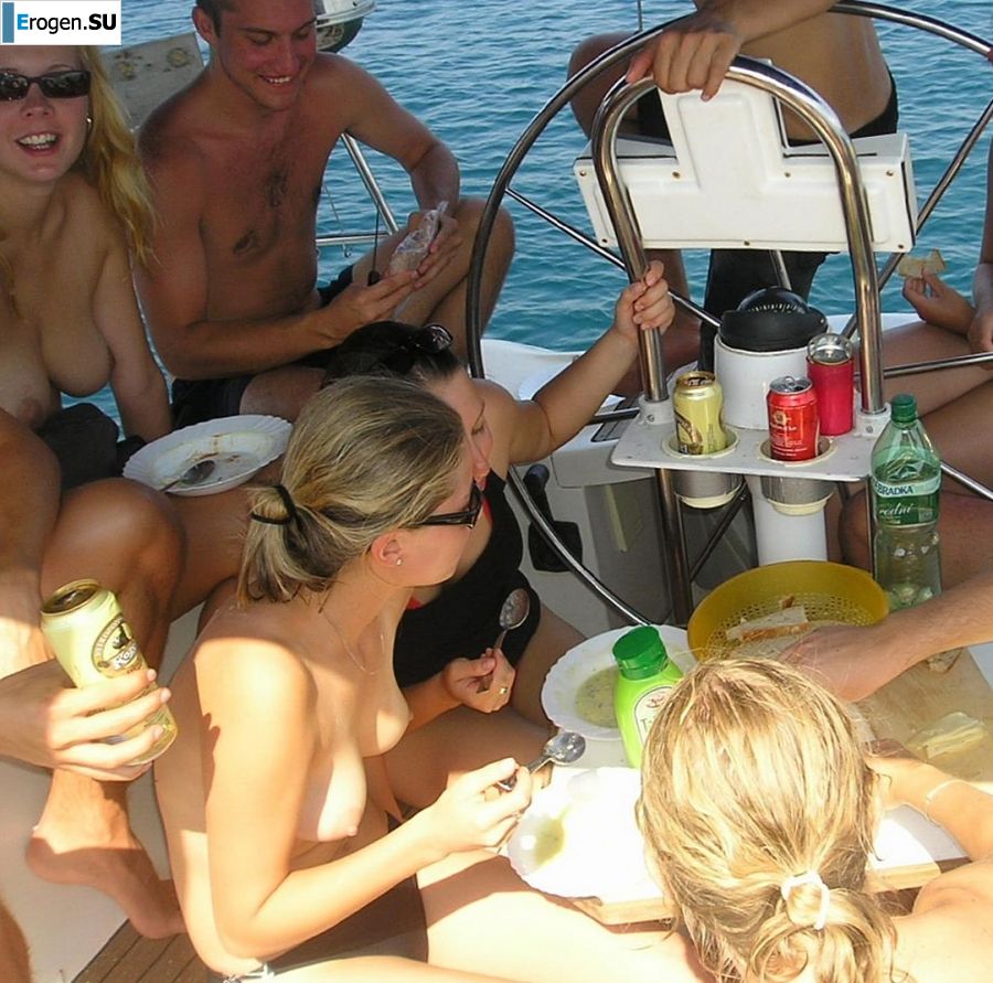 party with heifers on a yacht. Photo 1