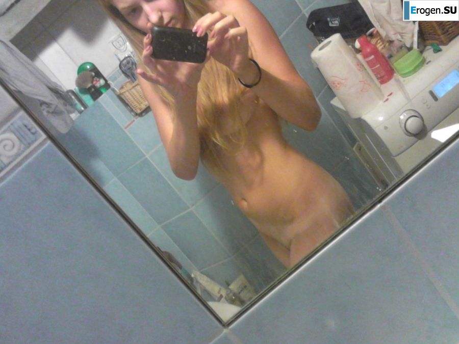 selfie in the bathroom after a shower. Photo 2
