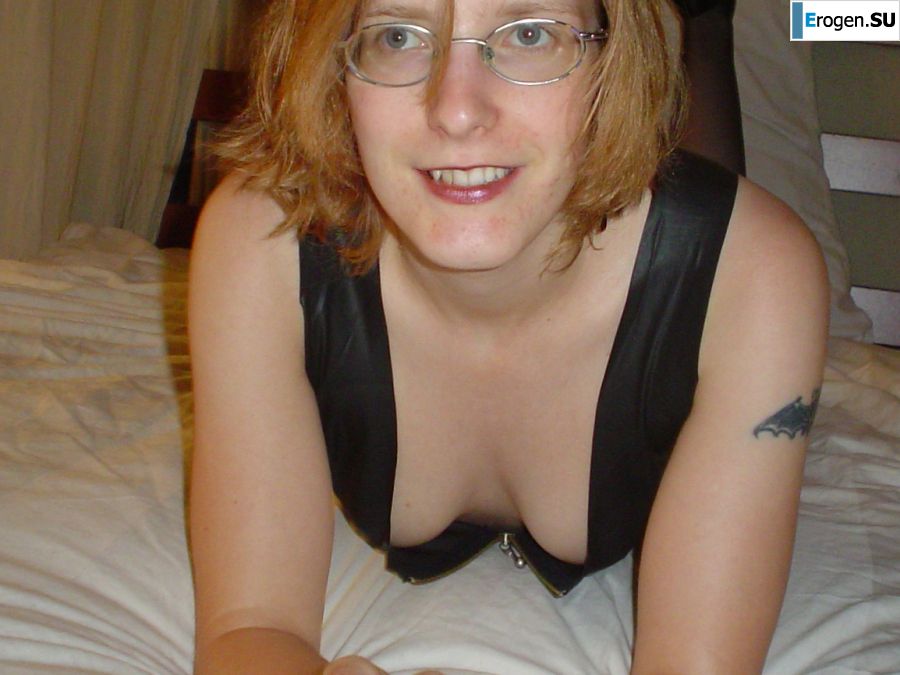 A red-haired student with glasses spread her legs in lace stockings and showed a pussy. Photo 2