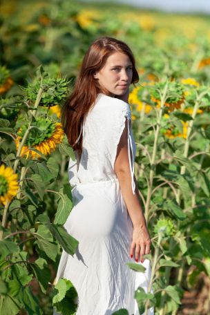 Melania in Sunflowers. Thumb 1